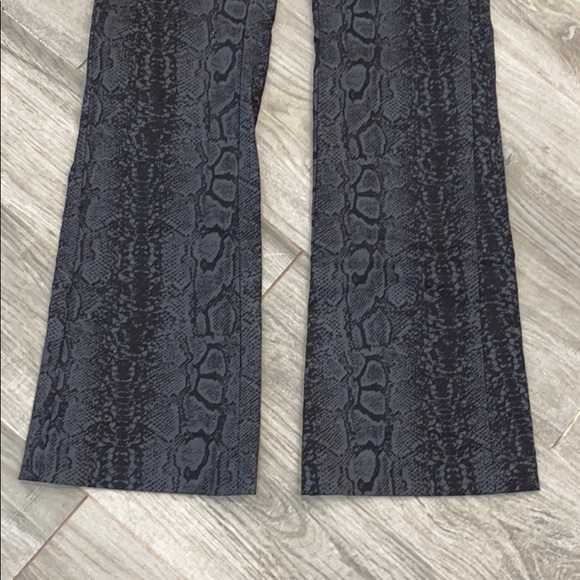 Lyla Renai Alligator Print Golf Pants, Size S - Picture 4 of 9